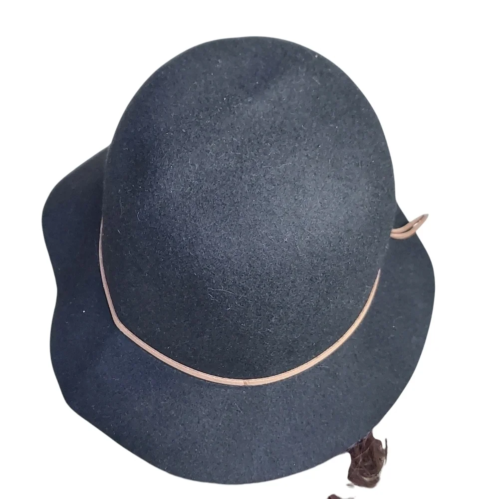 Vintage Saks Fifth Avenue Black 100% Wool Bucket Hat with brown leather accent